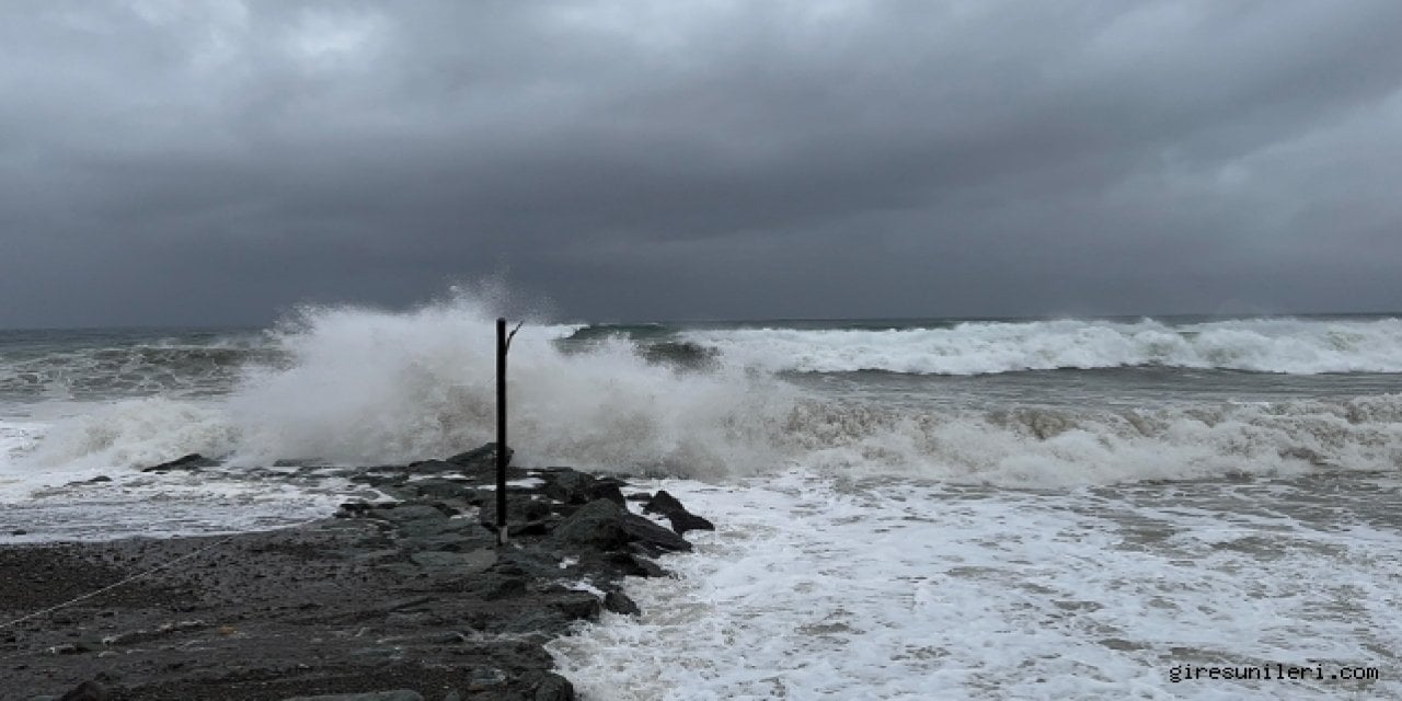 Meteoroloji Karadeniz ve Akdeniz’i fırtına için uyardı