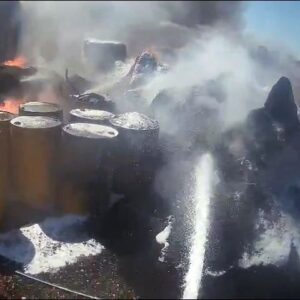 diyarbakirda depo yangini tonlarca malzeme yandi iGjt1bqq