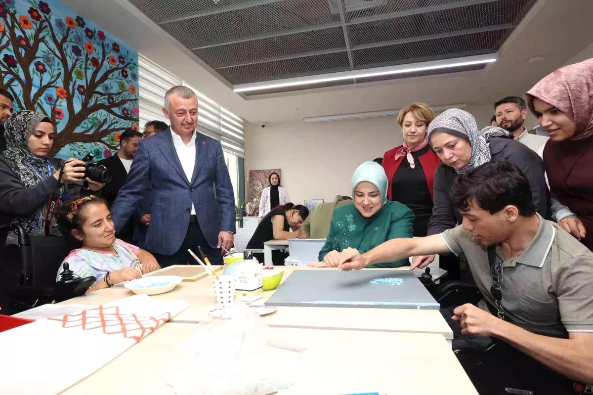 tugba isik ercan gonca engelsiz yasam merkezini ziyaret etti 6kCECmJv