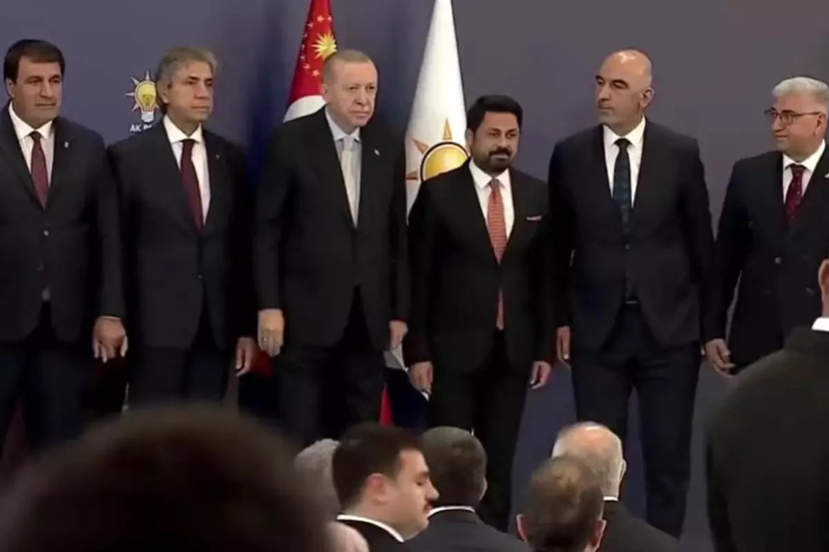 7 belediye baskani ak partiye katildi erdogan rozetlerini bizzat takti gecGtBcy