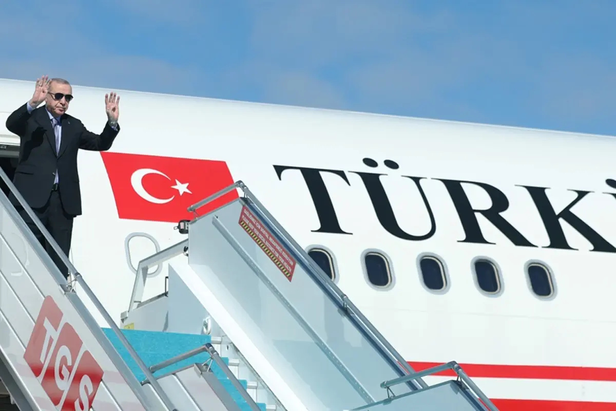 erdogan misirda ucak once pisti pas gecti sonra havalimanina inis yapti v24YFk38.jpg