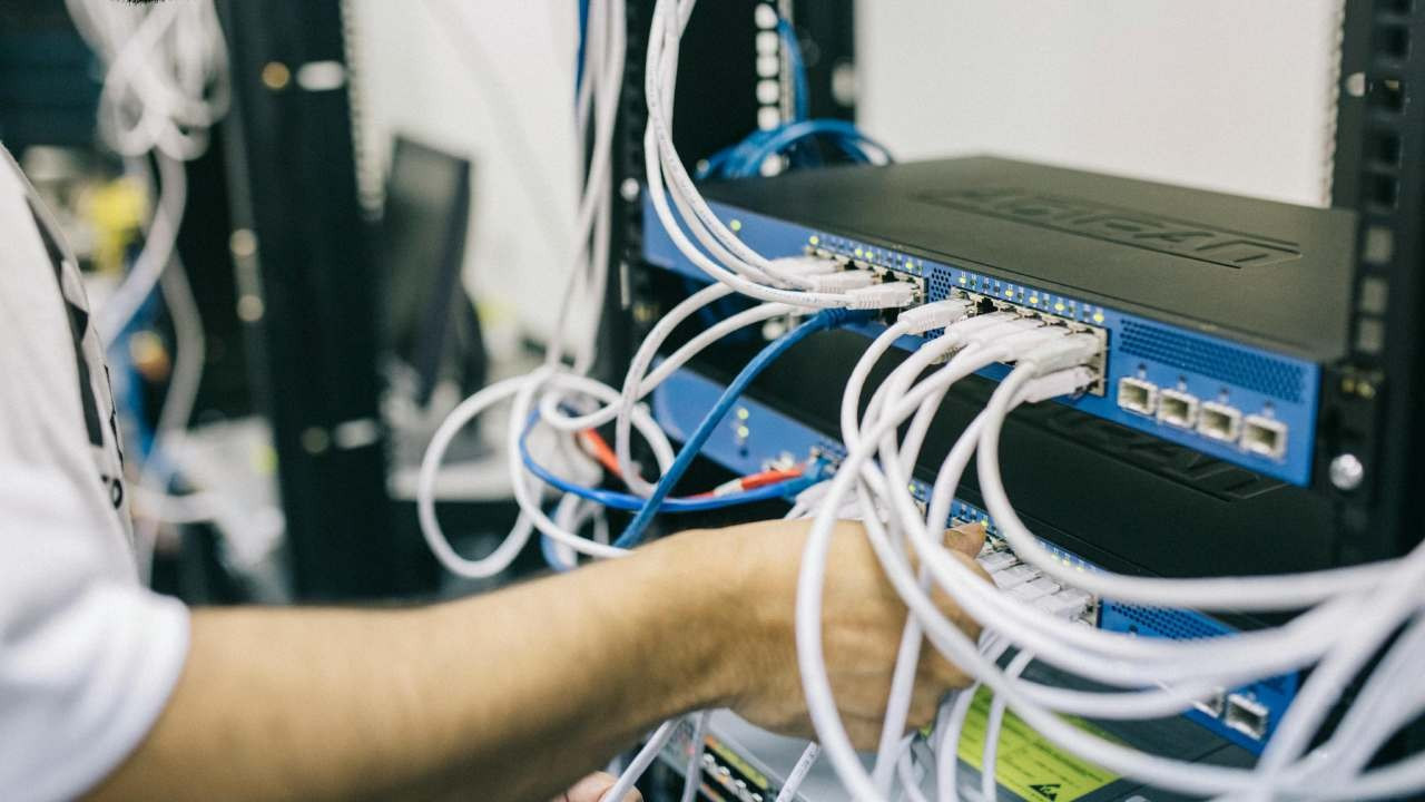 teknoloji devi yil sonuna kadar binlerce kisiyi isten cikaracak uNHI9NEq.jpg