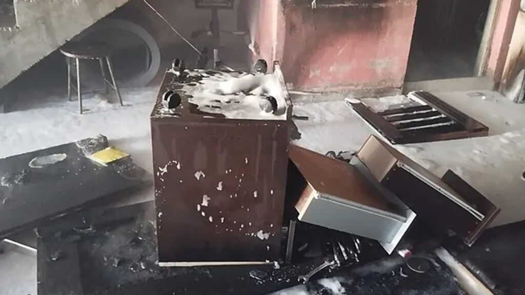 Sobaya Dökülen Tiner Alev Aldı: 1 Kişi Ağır Yaralandı