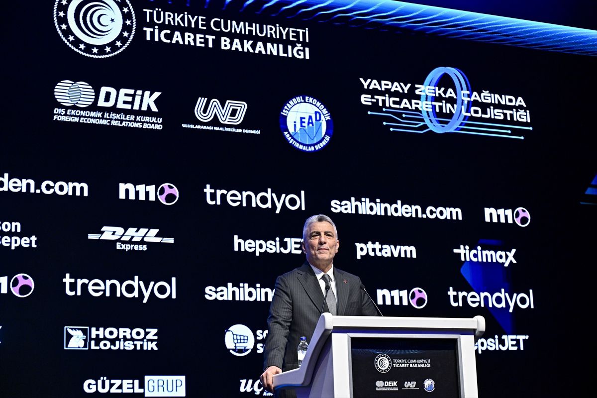 Ticaret Bakanı Bolat, “Yapay Zeka Çağında E-Ticaretin Lojistiği Zirvesi”nde Önemli Açıklamalarda Bulundu