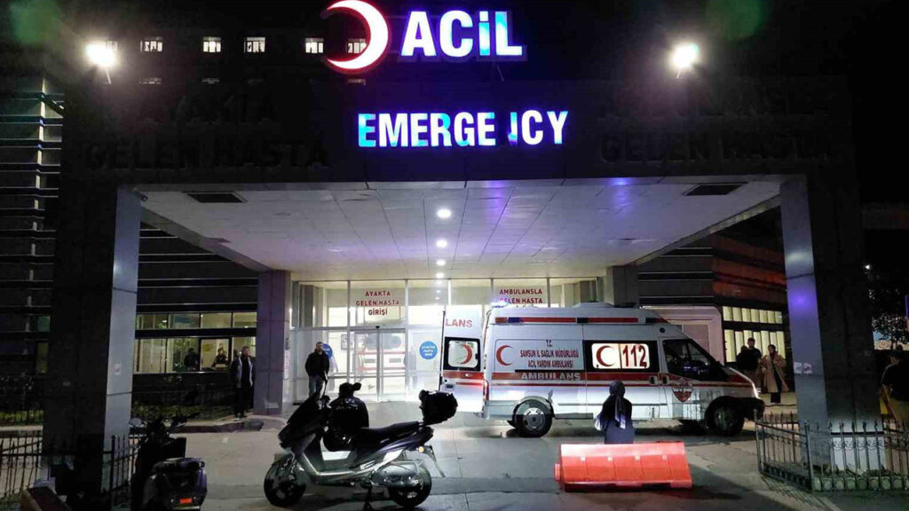 Dördüncü Kattan Düşen Kadın Hastaneye Kaldırıldı