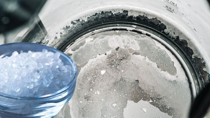 Çaydanlıktaki Kireci Hızla Temizlemenin Sirke Alternatifi: Limon Tuzu Yöntemi
