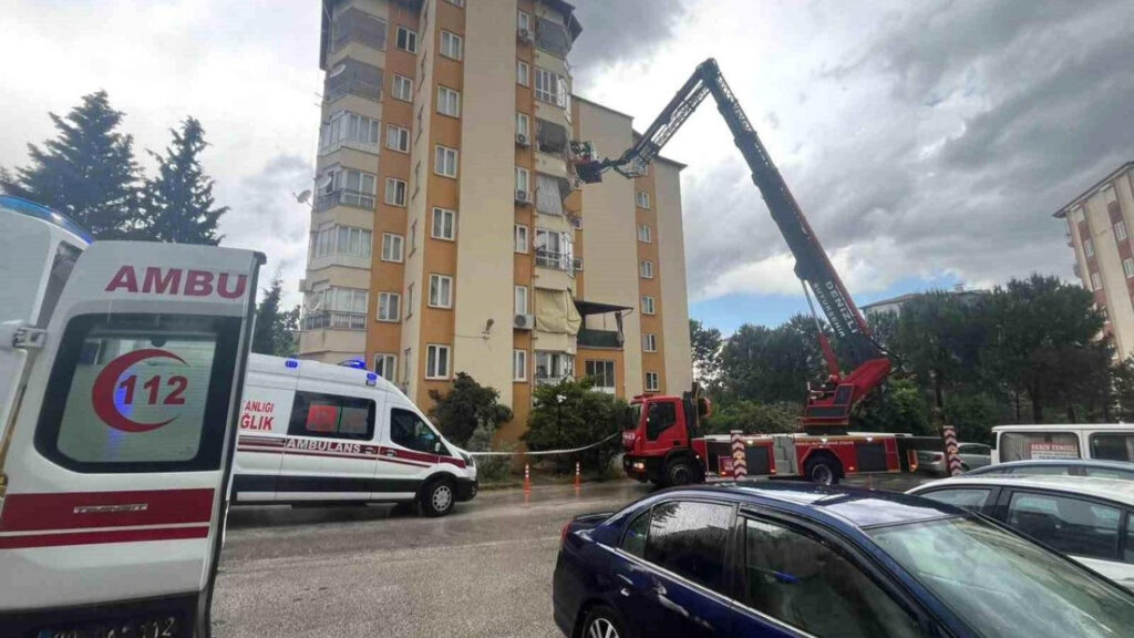 Denizli’de Yıldırım Düşmesi: 2 İşçi Hastaneye Kaldırıldı