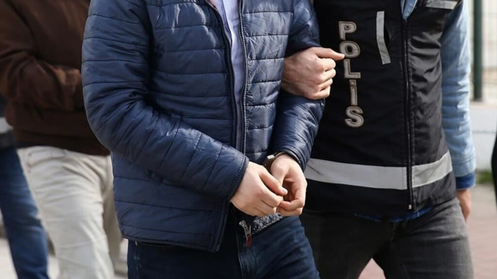 Küçükçekmece’de Suç Örgütüne Baskın: 5 Gözaltı