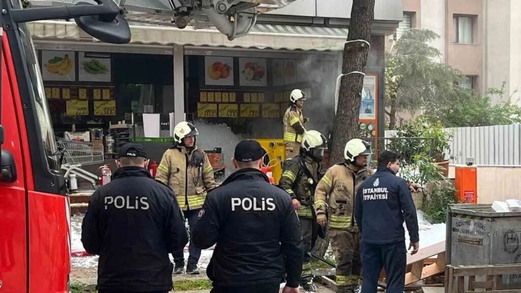Maltepe’de Tekstil Deposunda Yangın Paniği