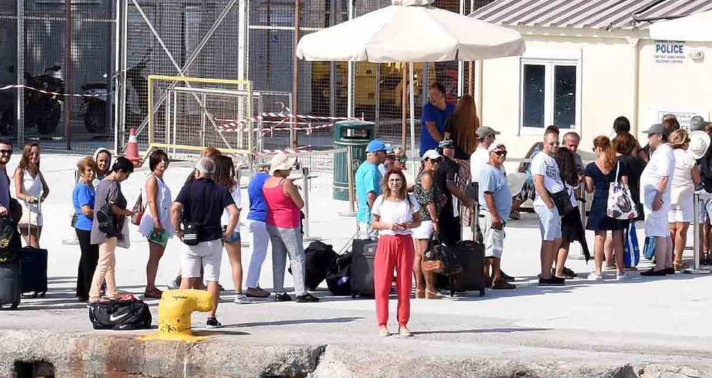 Yunanistan, Türk Turist Akınına Kısıtlama Getiriyor
