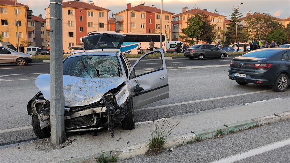 Kütahya’da Trafik Kazası: 1 Ölü, 2 Yaralı