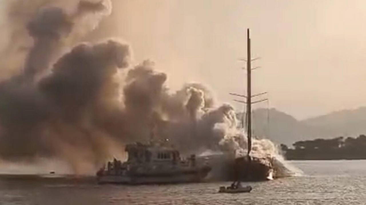 Gocek aciklarinda tekne yanarak batti yolcular ve murettebat tahliye edildi jvsK9U7n